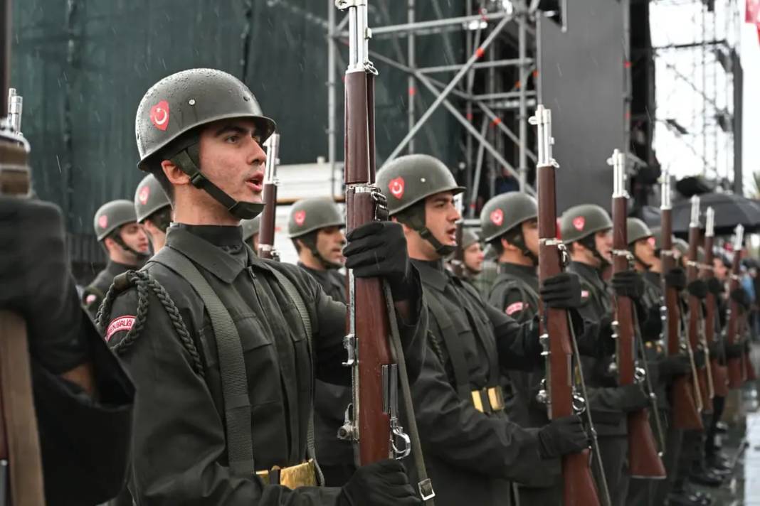 Antalya’da Cumhuriyet Yağmurla Kutlandı 4